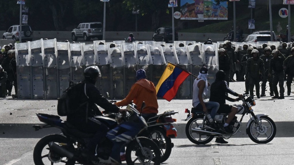 Experto dice que, tras la proclamación de Maduro, la represión se podría agravar