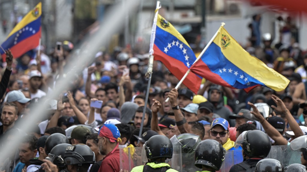 La oposición de Venezuela convoca a un acto de protesta en la calle