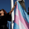 Miembros de la comunidad LGBTQ participan en una protesta tras el asesinato de una activista trans en la Ciudad de México. (Foto de RODRIGO OROPEZA/AFP vía Imágenes falsas)