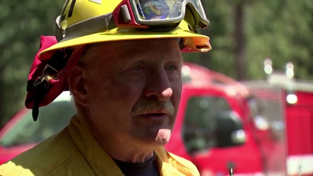 Un padre y su hijo, ambos bomberos, perdieron su casa al intentar controlar incendio en California