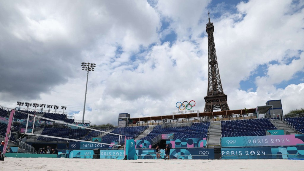 La vista de lujo en la pista de voleibol de playa para los Juegos Olímpicos París 2024