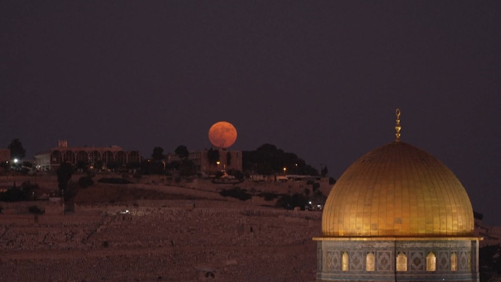 Las mejores imágenes que dejó la superluna azul de agosto de 2024