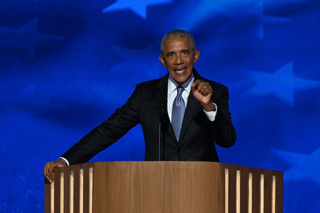 El ex presidente Barack Obama habla el martes 20 de agosto en Chicago durante el Comité Nacional Demócrata. (Bernadette Tuazon/CNN)