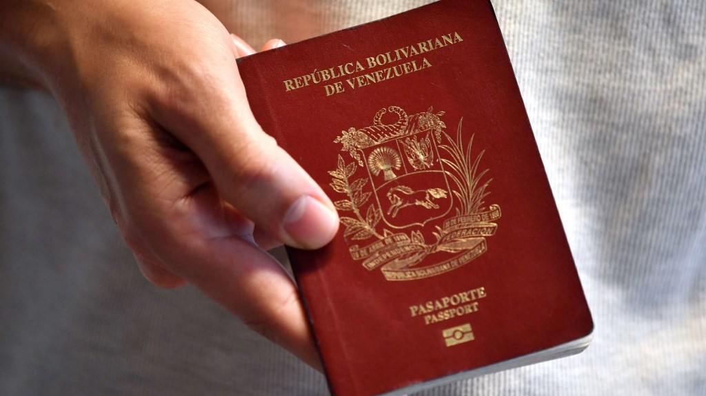 “Me anularon mi pasaporte porque he tenido roces con el Consulado de Venezuela”, dice periodista