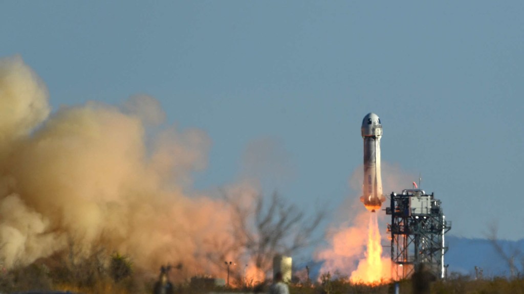 Un vuelo de turismo lleva a la mujer más joven al espacio