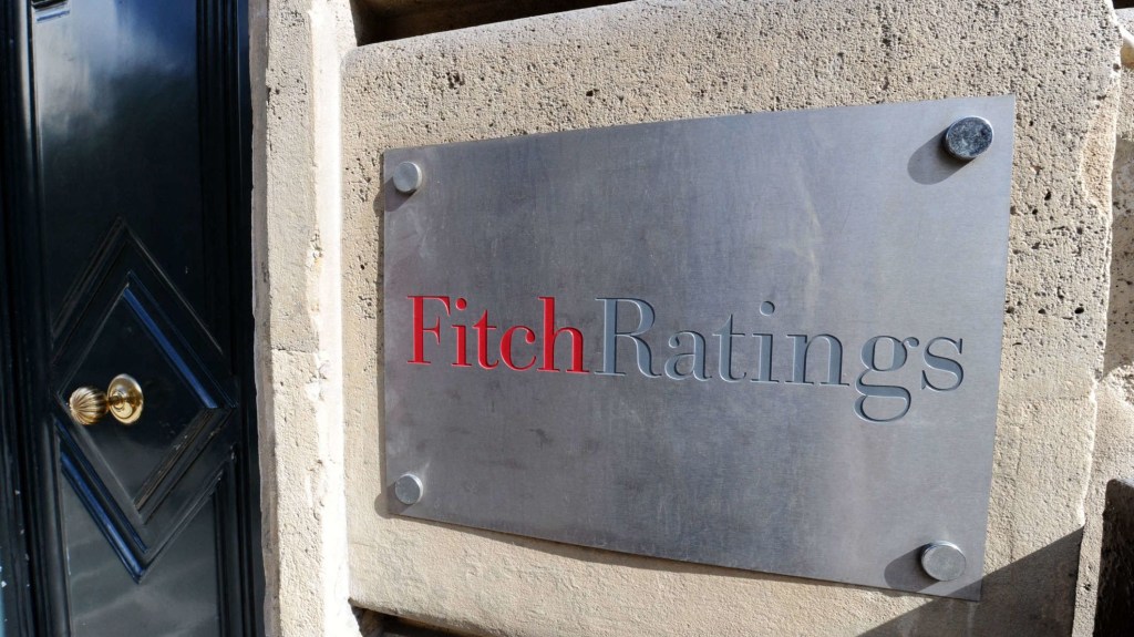 Fitch baja calificación “A” crediticia de Israel ¿Qué significa?