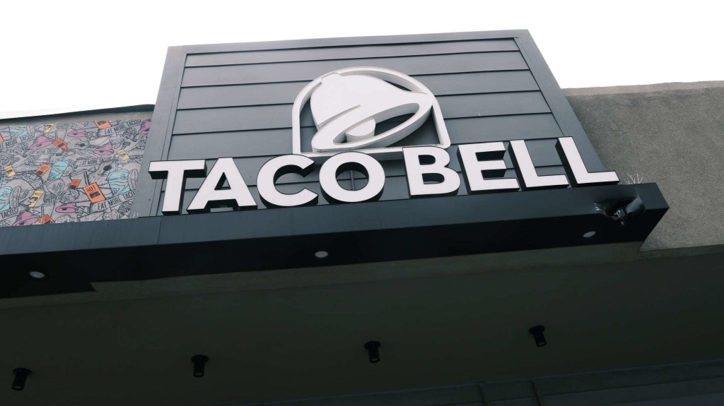 Taco Bell expande uso de IA en los Drive-Thru