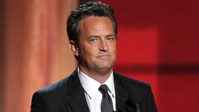 ¿Por qué varias personas han sido arrestadas en relación con la muerte de Matthew Perry?