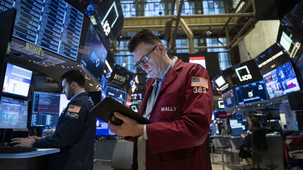 Caen los mercados de valores y aumenta el temor por una posible recesión en EE.UU.