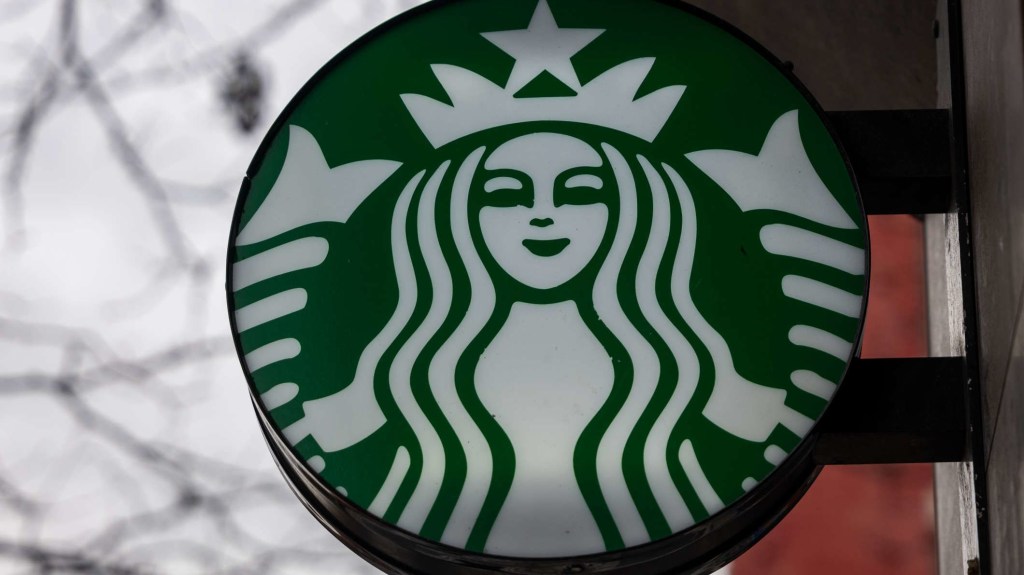 Starbucks reemplaza a su director ejecutivo por el CEO de Chipotle