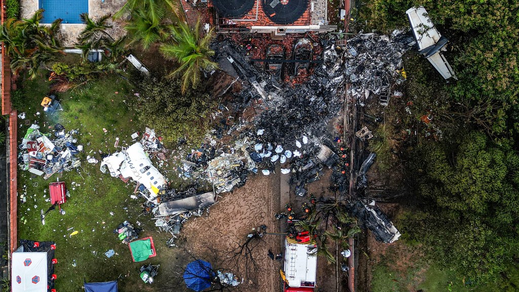 Imágenes de dron muestran el lugar donde impactó el avión de Voepass en Sao Paulo, Brasil