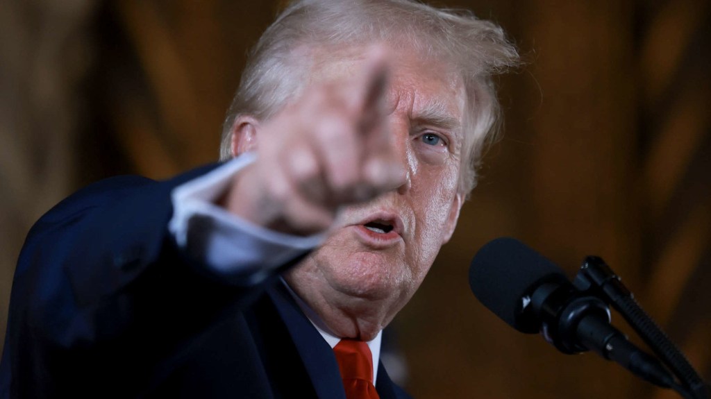 Trump mantiene la estrategia de ataque a Kamala Harris