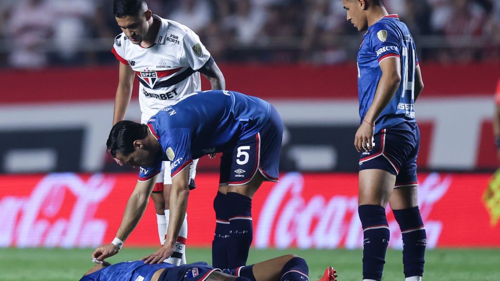 Murió el jugador uruguayo Juan Izquierdo días después de desmayarse en un partido