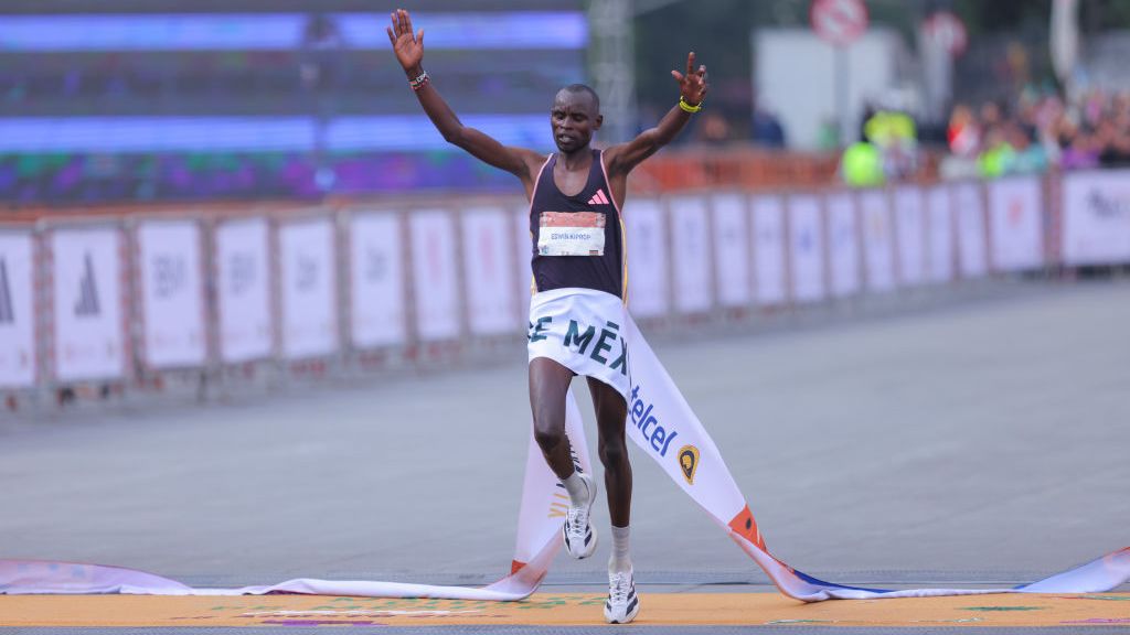 Kenianos obtienen primeros lugares en maratón de la Ciudad de México