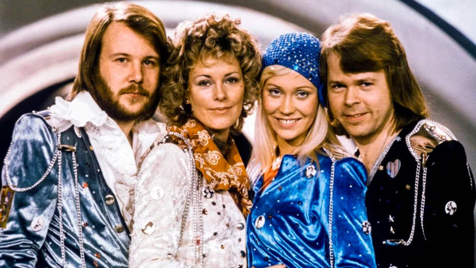 Los miembros del grupo pop sueco ABBA fotografiados en 1974. Son, de izquierda a derecha, Benny Andersson, Anni-Frid Lyngstad, Agnetha Fältskog y Björn Ulvaeus. Crédito: Ollie Lindeborg/AFP/Getty Images/Archivo.