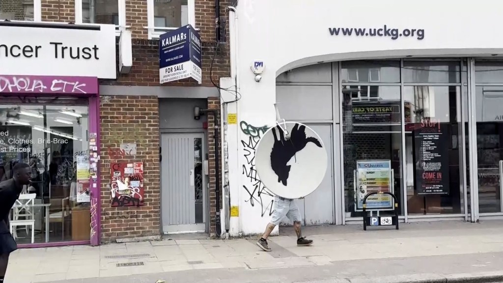 La Policía investiga el robo de una nueva obra de Banksy sobre una tienda en Londres