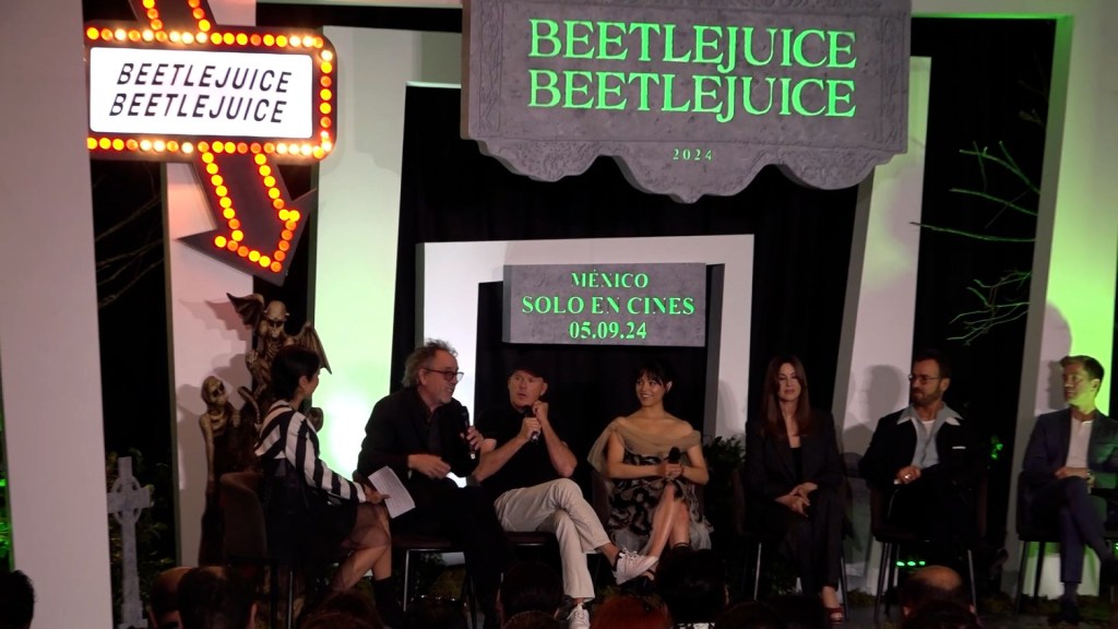 Tim Burton y elenco de "Beetlejuice 2" promocionan la película en México