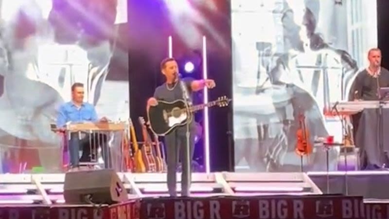 Scotty McCreery detiene concierto al ver a un hombre golpear a una mujer