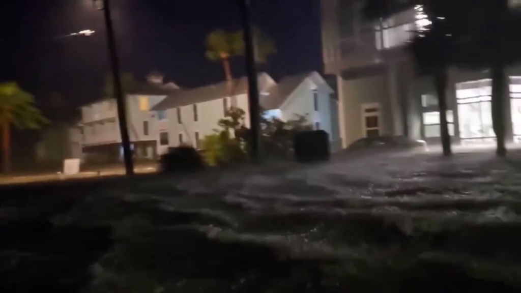 Así se ven viviendas y edificios en Florida sumergidos tras el paso de Debby