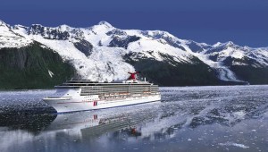 El crucero Carnival Spirit, fotografiado mientras navega por Alaska, chocó recientemente con un iceberg cerca de la ciudad de Juneau. Crédito: Carnival Cruise Line