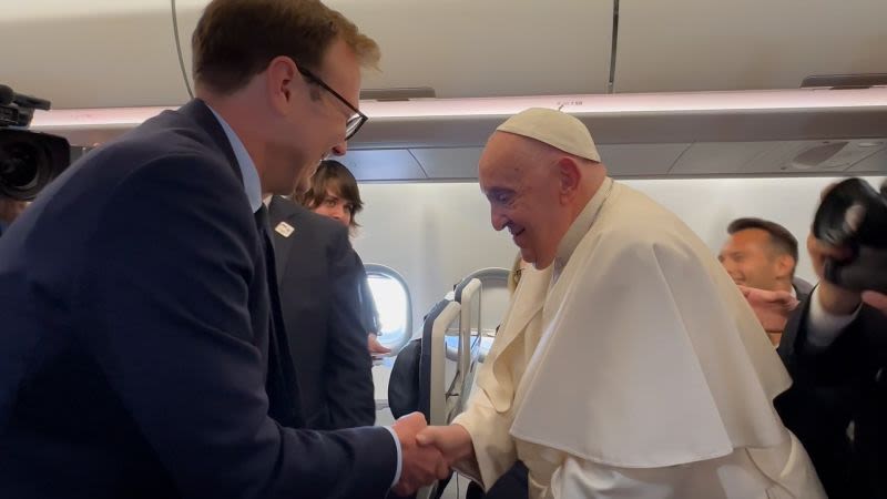 Así es viajar en el avión del papa