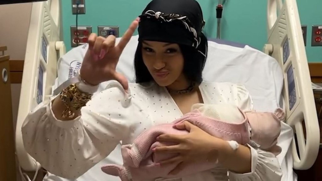 Cardi B comparte desde el hospital las primeras imágenes de su bebé: “La cosita más bonita"