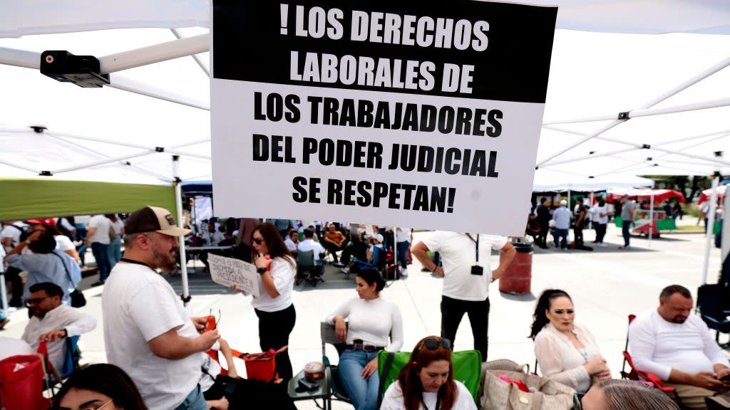 Suprema Corte de Justicia de México consulta la posibilidad de suspender discusión de la reforma judicial