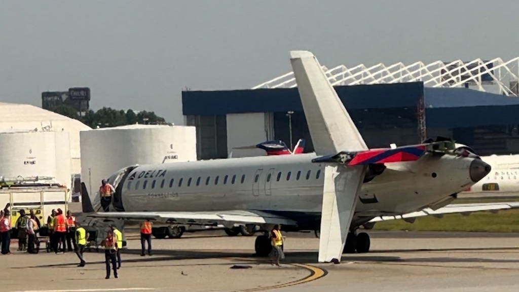 Video muestra dos aviones chocando mientras hacían maniobras en la pista del aeropuerto de Atlanta