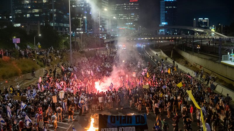 Decenas de miles de manifestantes salen a las calles de Israel para exigir un alto el fuego