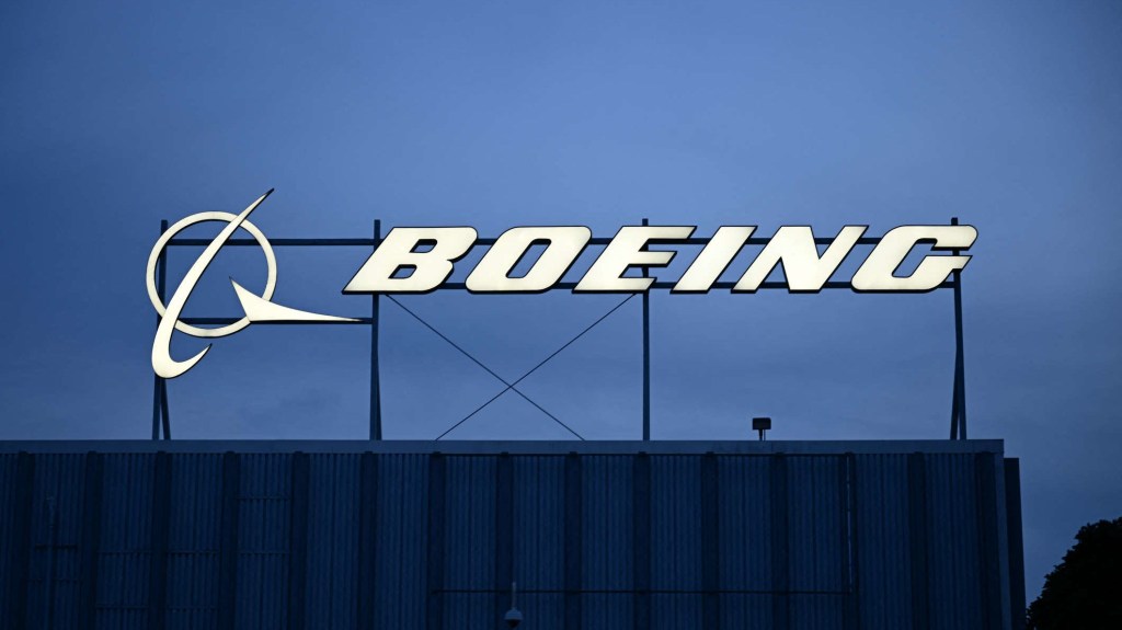 Empleados de Boeing podrían comenzar una huelga. Esta es la razón