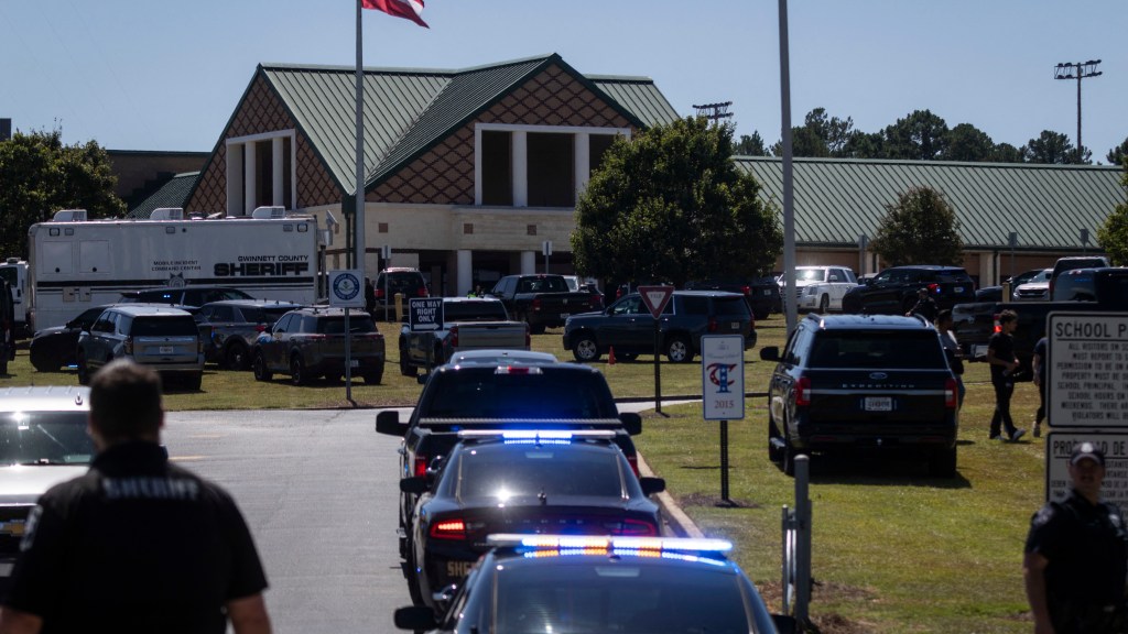 Policía confirma un detenido y cuatro muertos por tiroteo en escuela secundaria de Georgia