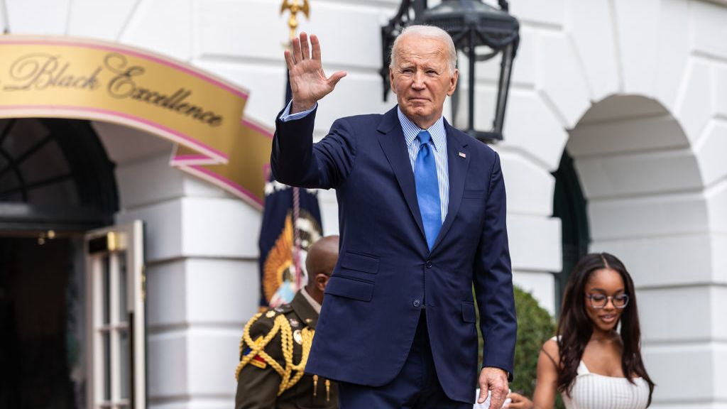 La administración de Biden dijo que tiene listo el paquete de aranceles a productos de China