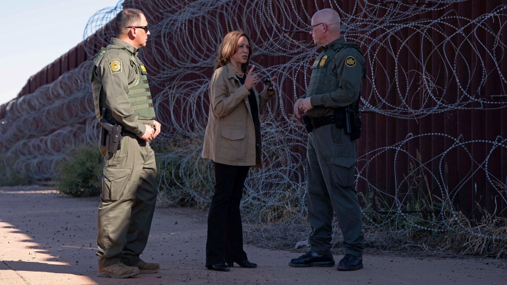 Kamala Harris visita la frontera con México