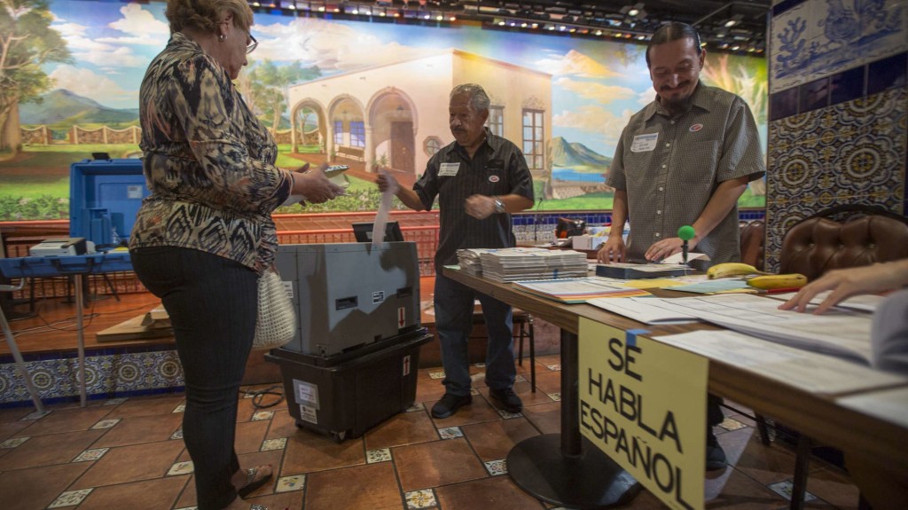 Ana Navarro recorre Estados Unidos para conocer y entender a los votantes latinos