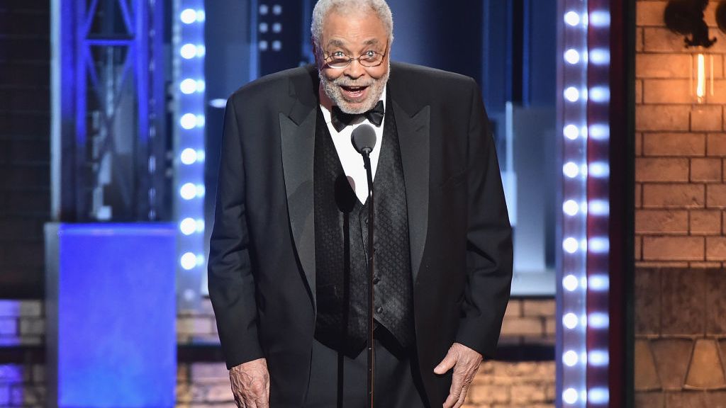 Muere James Earl Jones, famoso por dar voz a Darth Vader y Mufasa