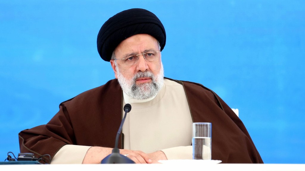 El presidente de Irán, Ebrahim Raisi, murió el 19 de mayo de 2024 después de que su helicóptero se estrelló cerca de la ciudad de Jolfa, en la frontera con Azerbaiyán. Crédito: Oficina del Presidente de la República Islámica de Irán a través de Getty Images.