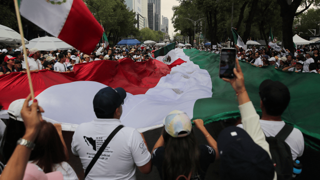 El Senado de México discutirá reforma judicial en sede alterna por irrupción de manifestantes