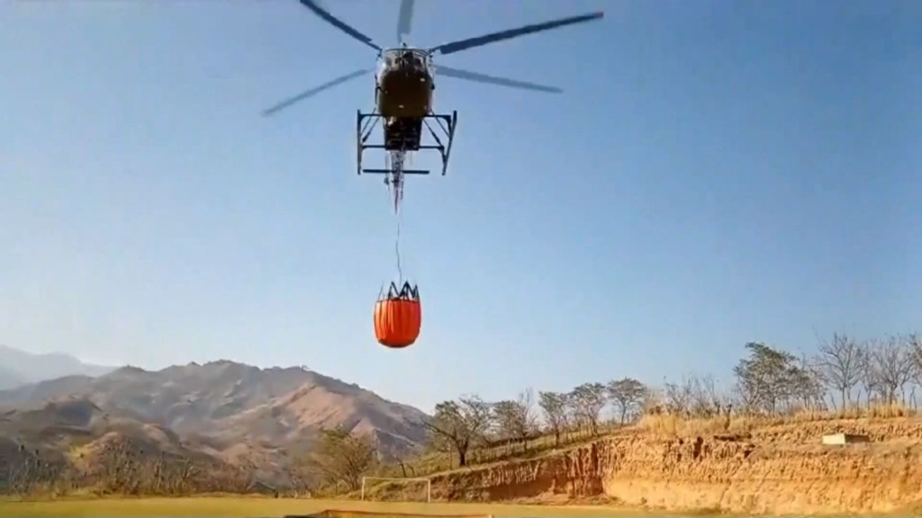 Perú y Colombia coadyuvan en las labores conjuntas para apagar los incendios forestales en Ecuador