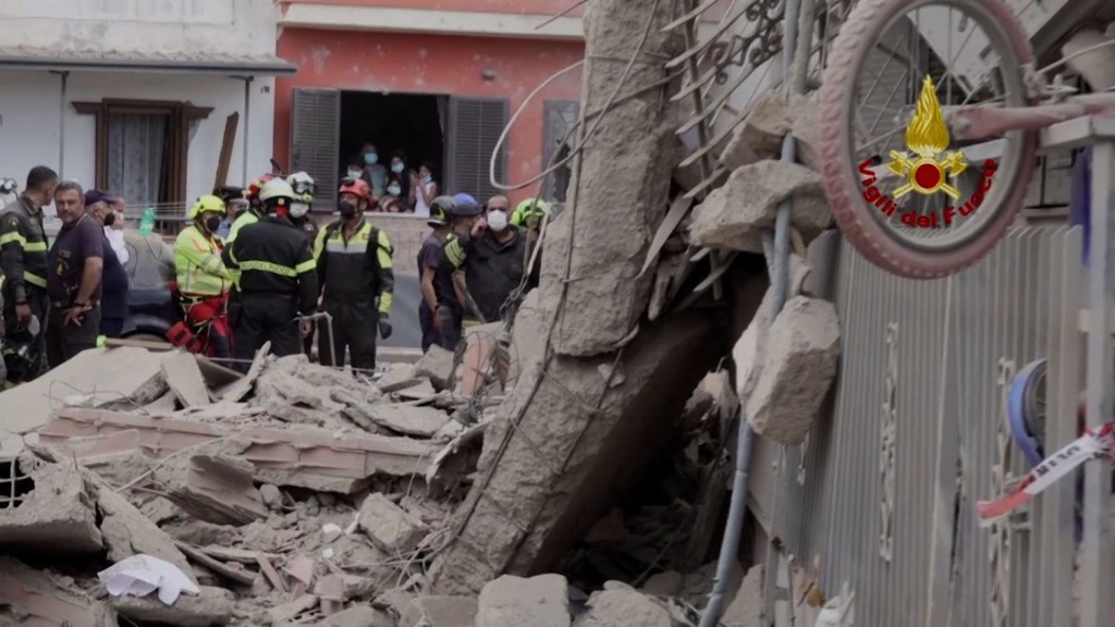 Mueren dos niños y su abuela tras explosión de un edificio cerca de Nápoles