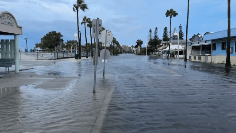 Estas calles de Florida se convierten en ríos al acercarse Helene