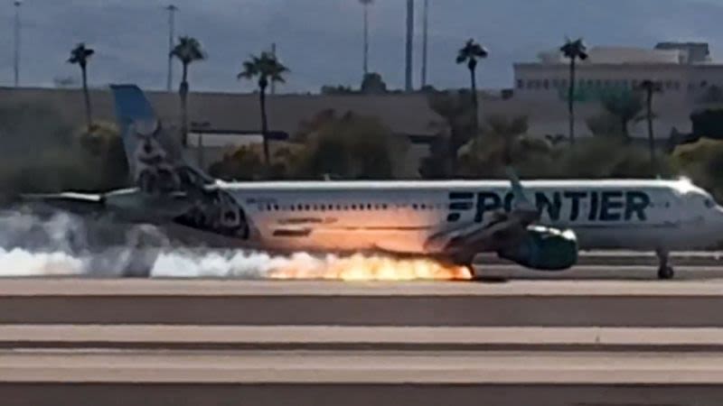 Un video muestra el momento en que un avión de Frontier Airlines se incendia durante el aterrizaje