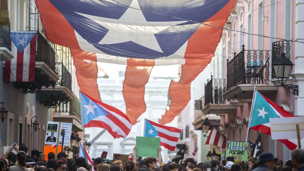 Puertorriqueños usan el insulto de Hinchcliffe para educar al público