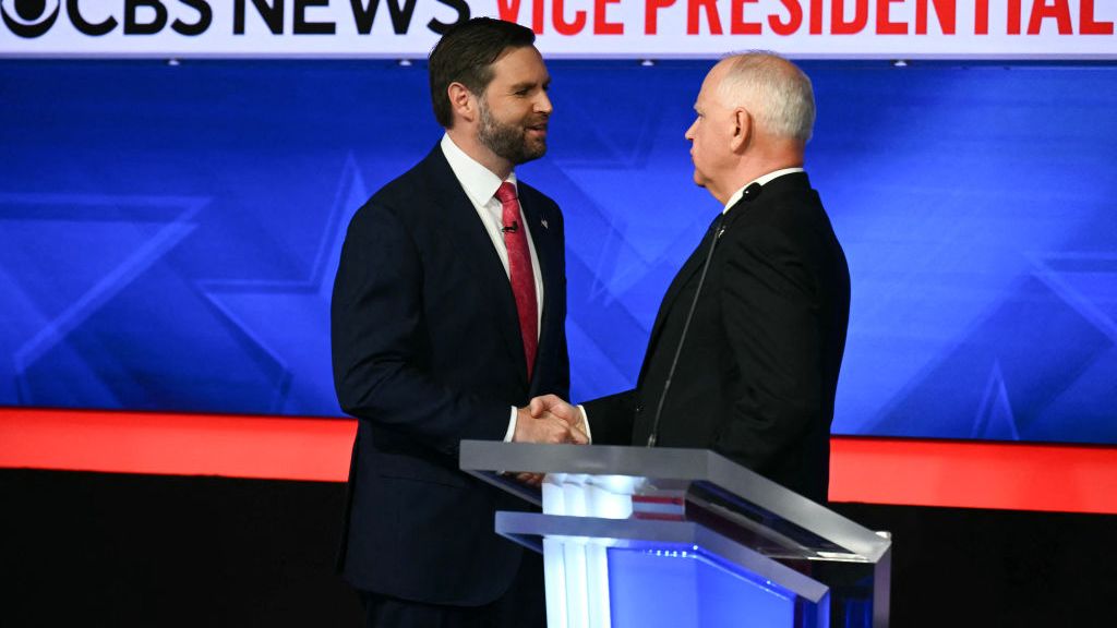 Moderadoras le apagan el micrófono a los candidatos a la vicepresidencia en pleno debate