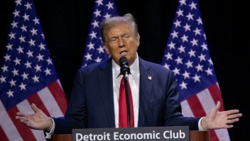 El expresidente Donald Trump prometió hacer que los intereses de los préstamos para automóviles sean deducibles de impuestos en un discurso ante el Club Económico de Detroit. Crédito: Bill Pugliano/Getty Images.