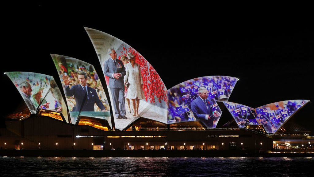 La Ópera de Sydney celebra la visita del rey Carlos III proyectando imágenes de su vida