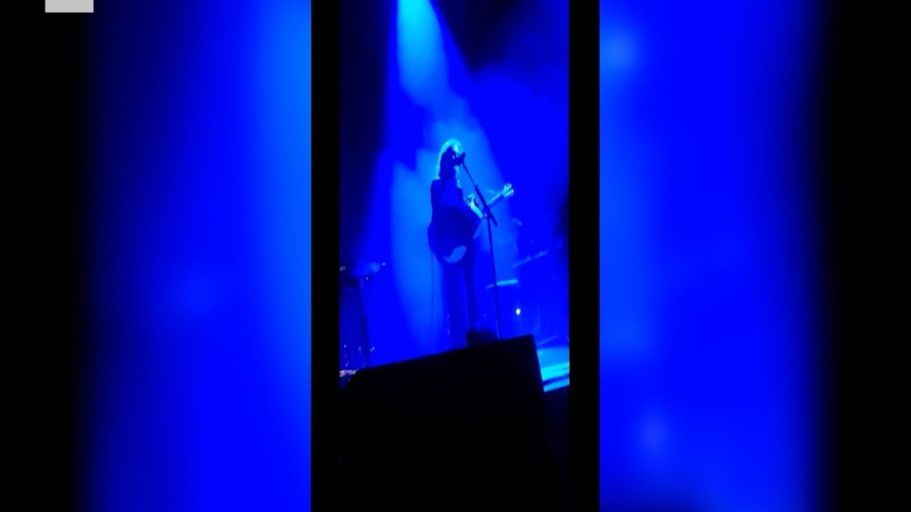 Así fue el momento en que el cantante de Radiohead abandona el escenario tras interrupción