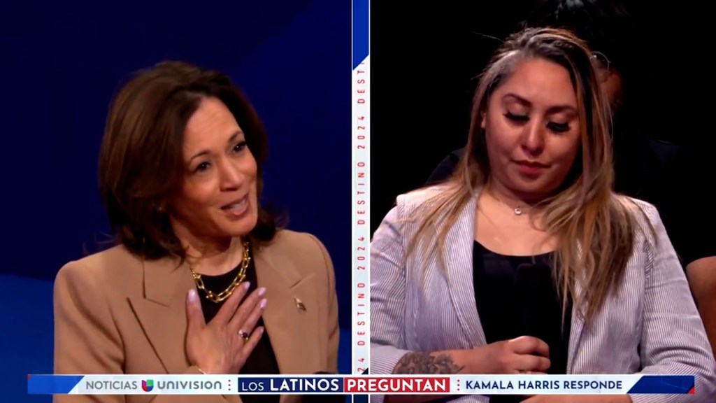 “El sistema migratorio está roto”, le dice Kamala Harris a una mujer latina en el foro de Noticias Univision