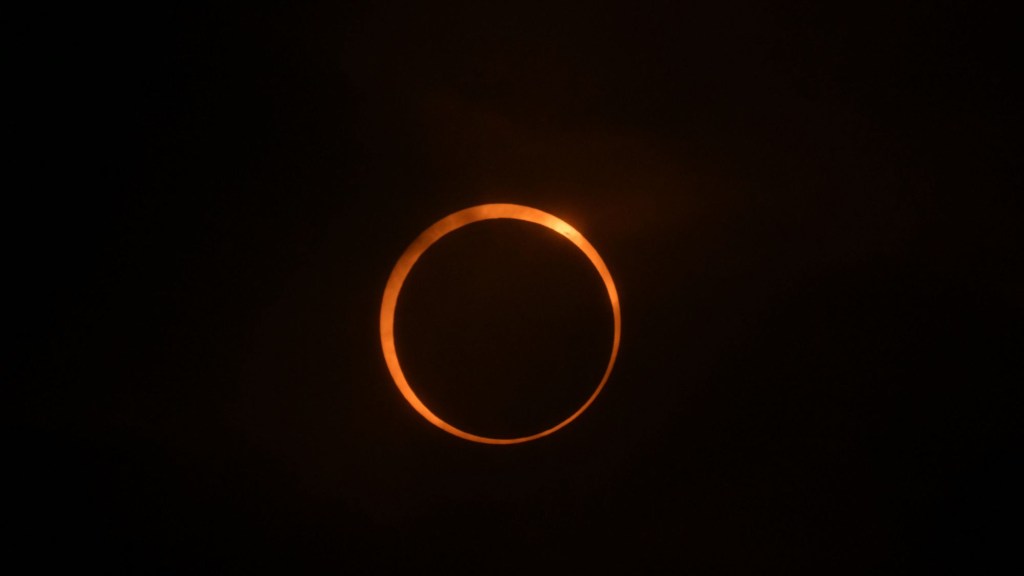 Las mejores imágenes del eclipse solar de anillo de fuego 2024