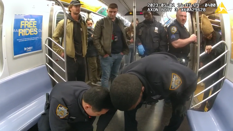 Video de cámara corporal muestra a Jordan Neely inmóvil en el metro de Nueva York