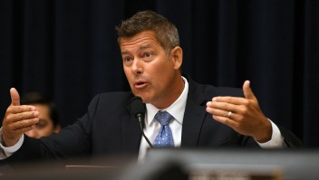 Sean Duffy interroga al presidente de la Reserva Federal, Jerome Powell, durante su testimonio en Washington, D.C., el 18 de julio de 2018. Crédito: Mary F. Calvert/Reuters.